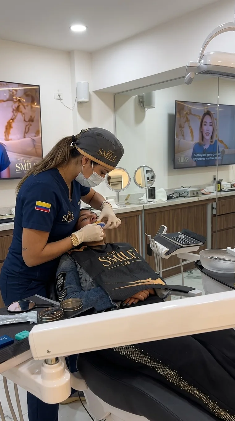 Tratamiento dental en el consultorio de Perfect Smile